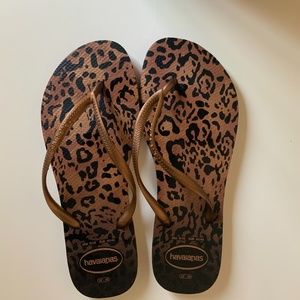 NWOT HAVAIANAS SLIM ANIMAL FLIP FLOPS
